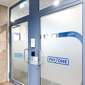 Branding und Signaletik für neue Officeflächen von Payone in Frankfurt