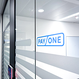 Branding und Signaletik für neue Officeflächen von Payone in Frankfurt