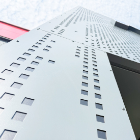 LED-Werbeanlagen und Metallfassade für RÖDL energie